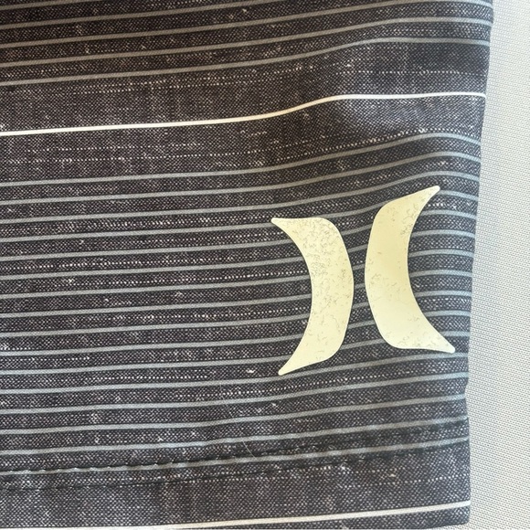 HURLEY Boys Black Striped Swim Shorts Board Shorts Size 16 28” Inseam 9” NWT - Picture 14 of 15